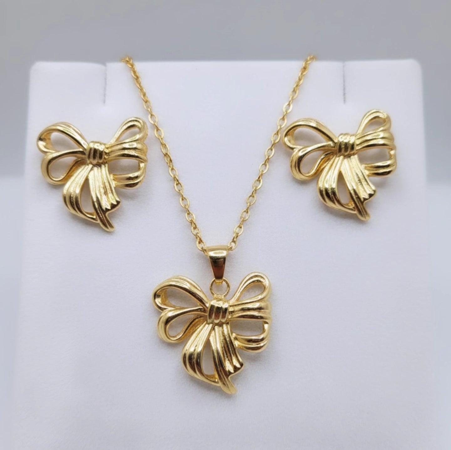 Anti-Tarnish Bow Chain Pendant Set – Necklace & Earrings